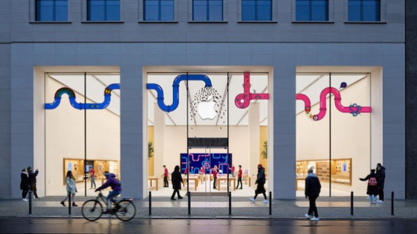 柏林第二家 Apple Store 零售店于 12 月 2 日开业：7 米高落地窗-ios学习从入门到精通尽在姬长信