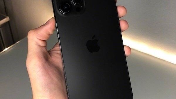 疑似iPhone 13 Pro上手图曝光 哑光黑配色回归-ios学习从入门到精通尽在姬长信