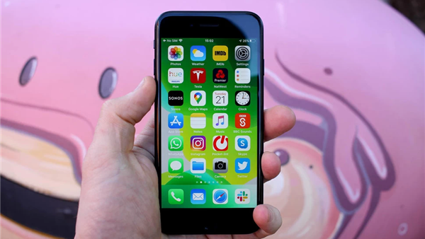 新版 iPhone SE 曝光：苹果欲使用屏下指纹屏-ios学习从入门到精通尽在姬长信
