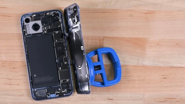 苹果为所有四款 iPhone 14 型号提供同机维修服务-ios学习从入门到精通尽在姬长信