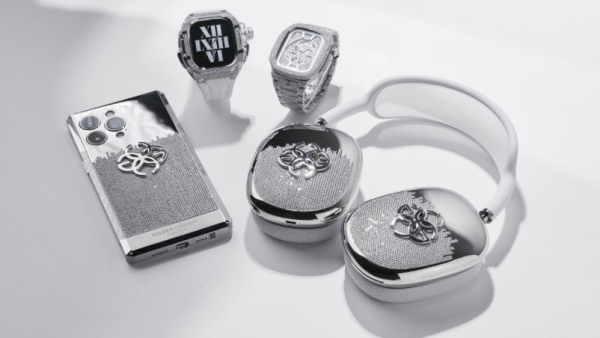 奢侈品公司推出点缀钻石的奢华数码设备套装，包括 iPhone 15 Pro Max-ios学习从入门到精通尽在姬长信