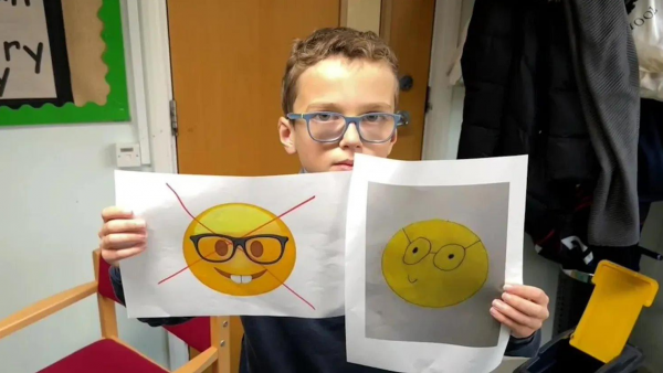 10 岁男孩向苹果发出请愿书：希望重新设计“书呆子脸”Emoji-ios学习从入门到精通尽在姬长信