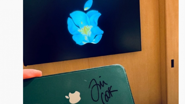 郑恺“喜提”库克亲笔签名iPhone，呼吁苹果继续生产mini机型-ios学习从入门到精通尽在姬长信